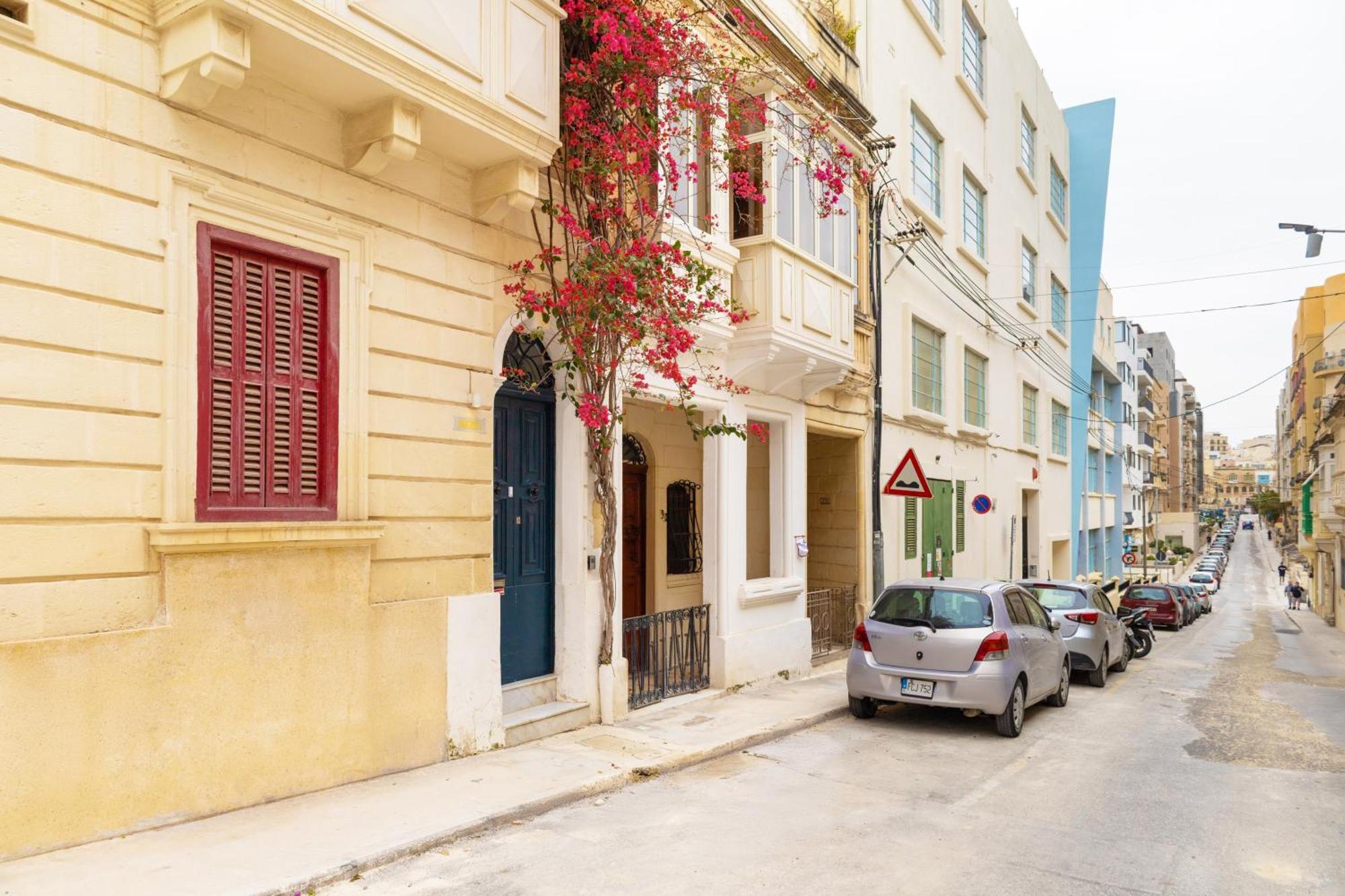Quiet Ensuite Budget Twin Room Sliema Exterior photo